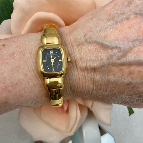 Vintage Gruen Precision Swiss Parts Diamond Accented Dial Hinged Bangle Watch - Picture 8 of 15